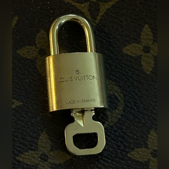 Authentic Louis Vuitton Lock & Key Set #322. Good condition. - Picture 2 of 4